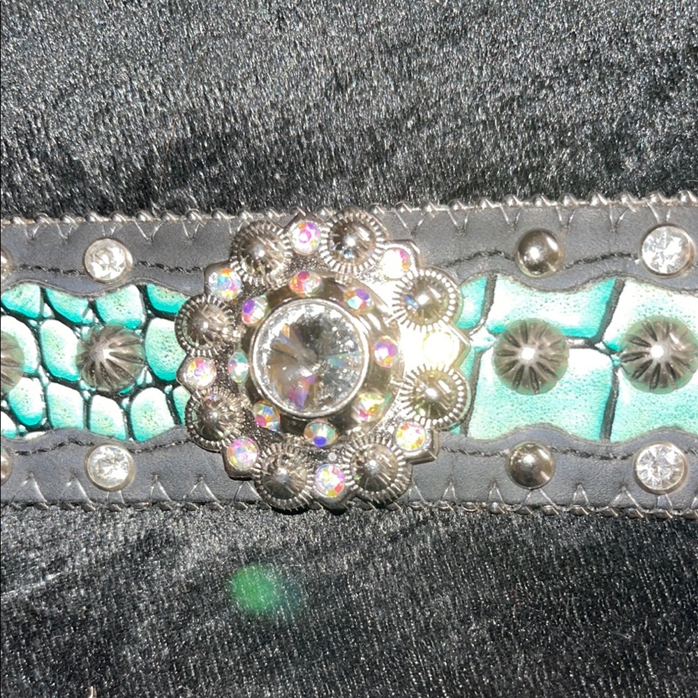 Elegant Silver and Turquoise Women's Belt - Picture 4 of 7